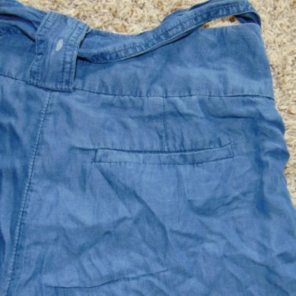 Apt 9 Chambray Shorts Womens 10 Blue Lightweight Casual Belted Midrise